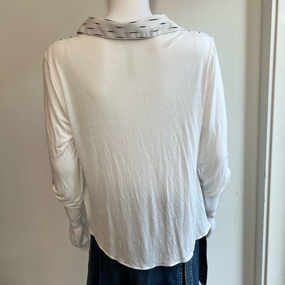 KENSIE | White and Black Pattern Front Blouse with Mixed Fabric - Picture 2 of 6